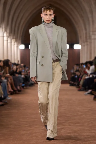 Look 11